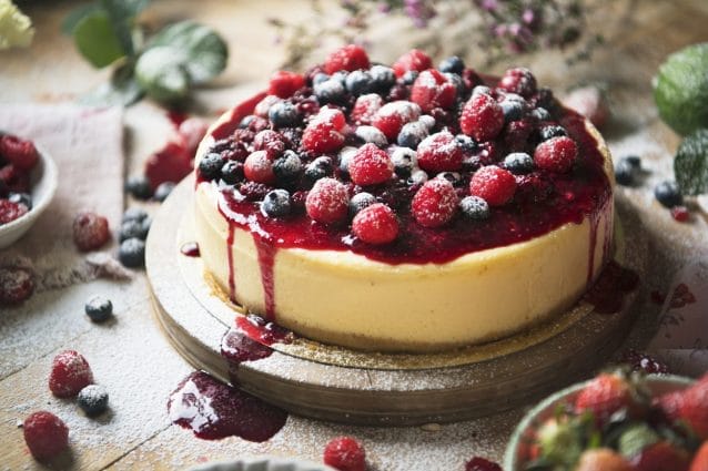 Cheesecake alle more: la ricetta del dolce senza cottura