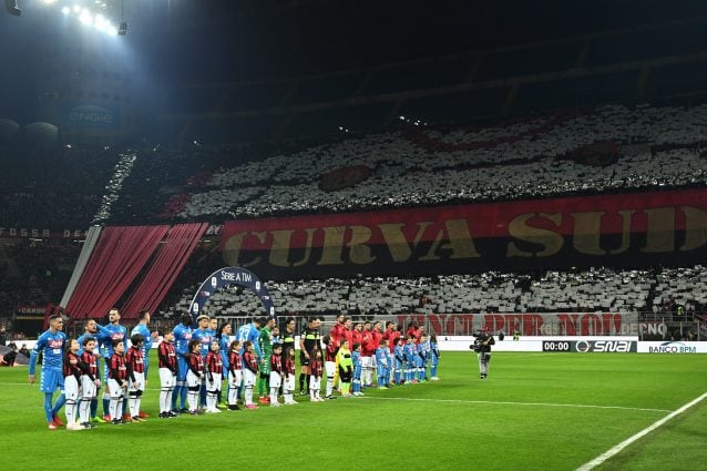 Milan-Napoli, i due volti di San Siro: applausi ad Ancelotti, cori contro i partenopei